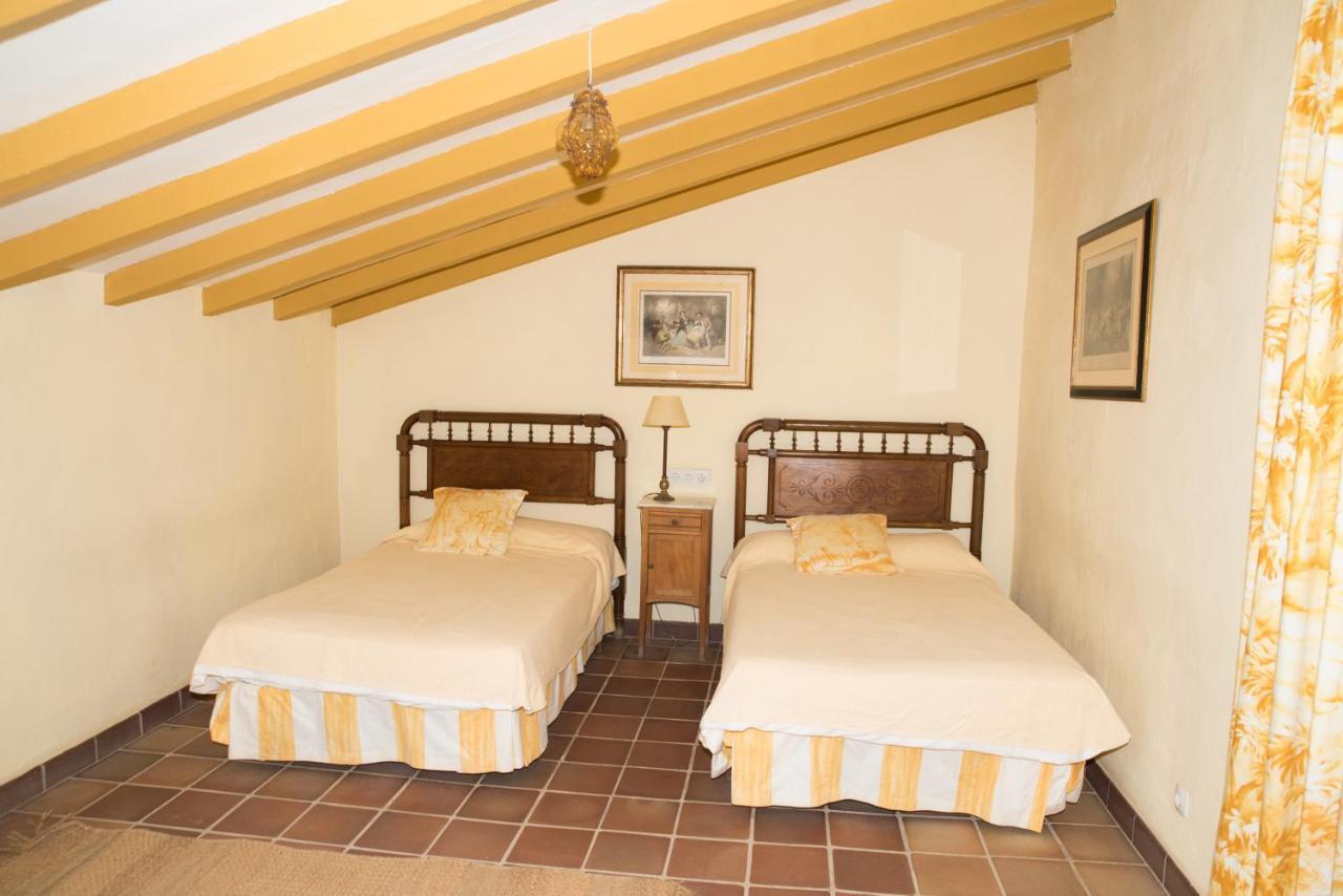 Отель Hacienda La Indiana Лос-Паласьос-и-Вильяфранка Экстерьер фото